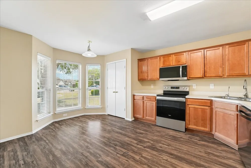 1002 James Donald Lane Glenn Heights, TX 75154