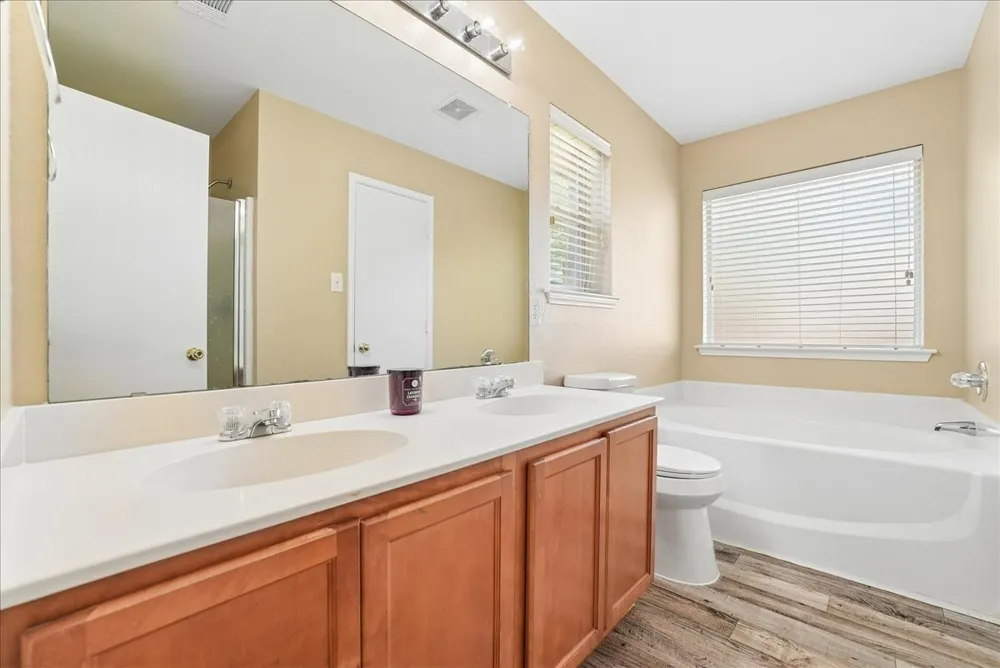 1002 James Donald Lane Glenn Heights, TX 75154