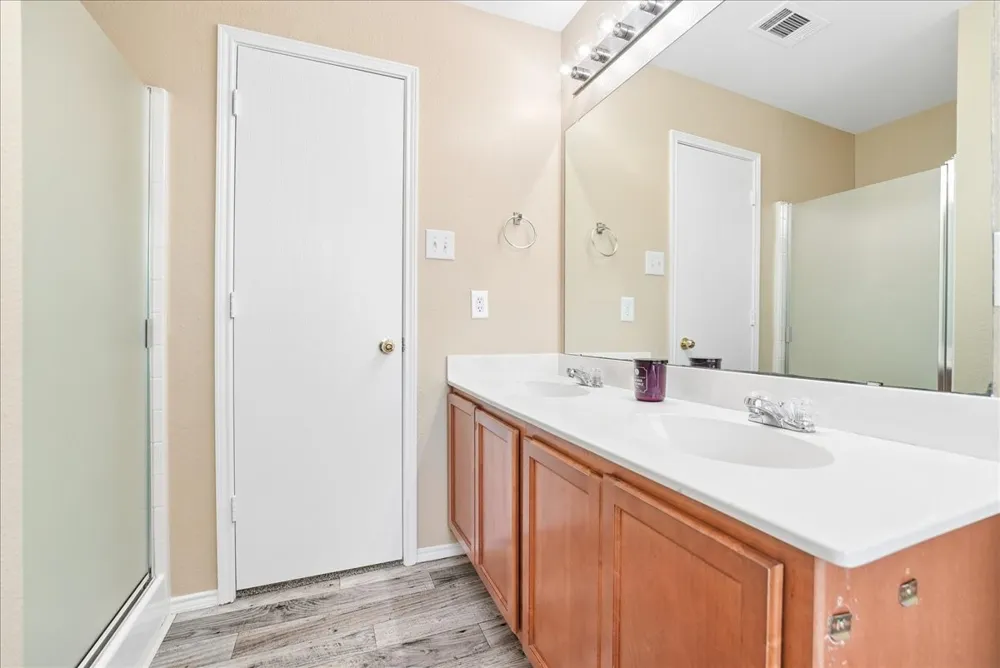 1002 James Donald Lane Glenn Heights, TX 75154