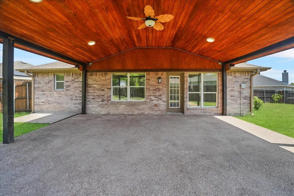 1002 James Donald Lane Glenn Heights, TX 75154