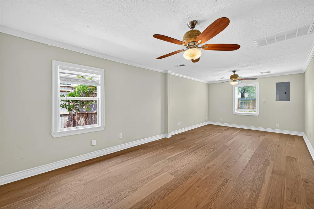 1609 Cheshire Lane Houston, TX 77018