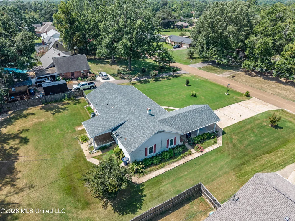 147 Hemlock Road Batesville, MS 38606