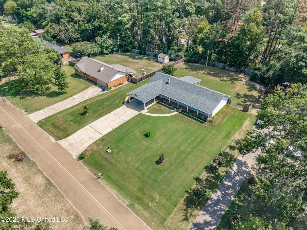 147 Hemlock Road Batesville, MS 38606
