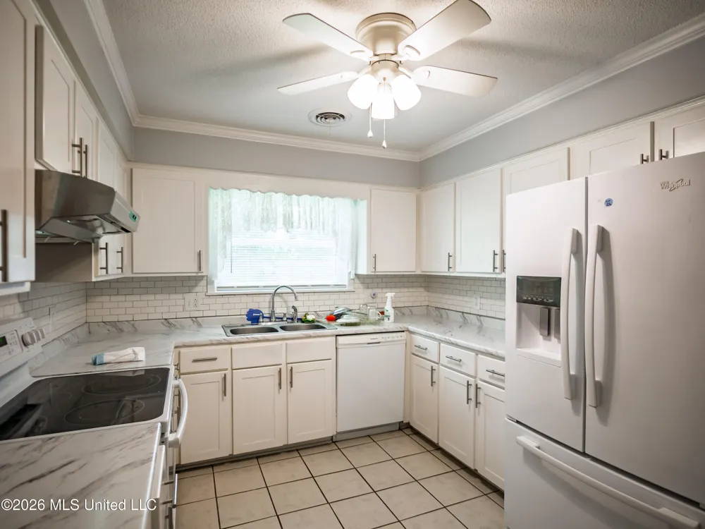 147 Hemlock Road Batesville, MS 38606