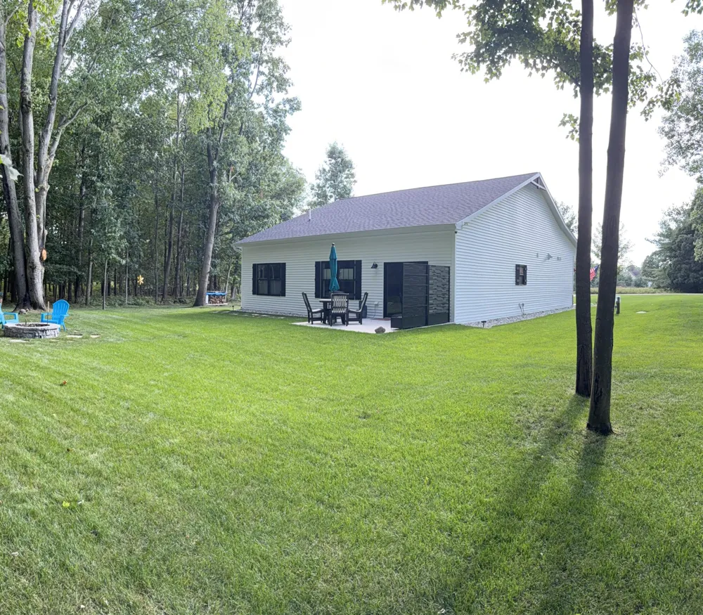 7586 Regency Lane Canadian Lakes, MI 49346