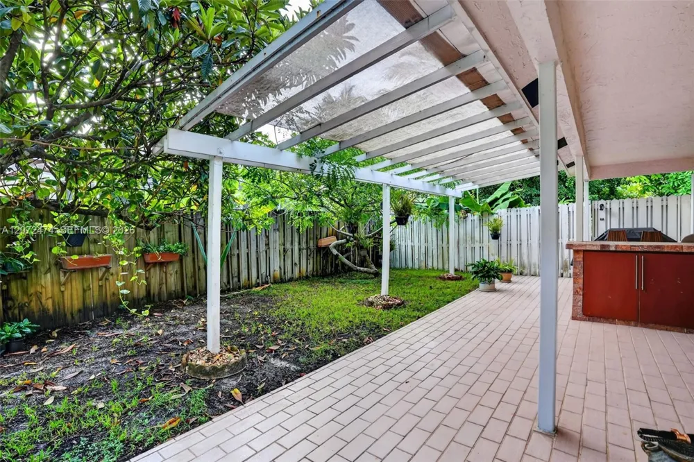 18253 SW 5th St Pembroke Pines, FL 33029