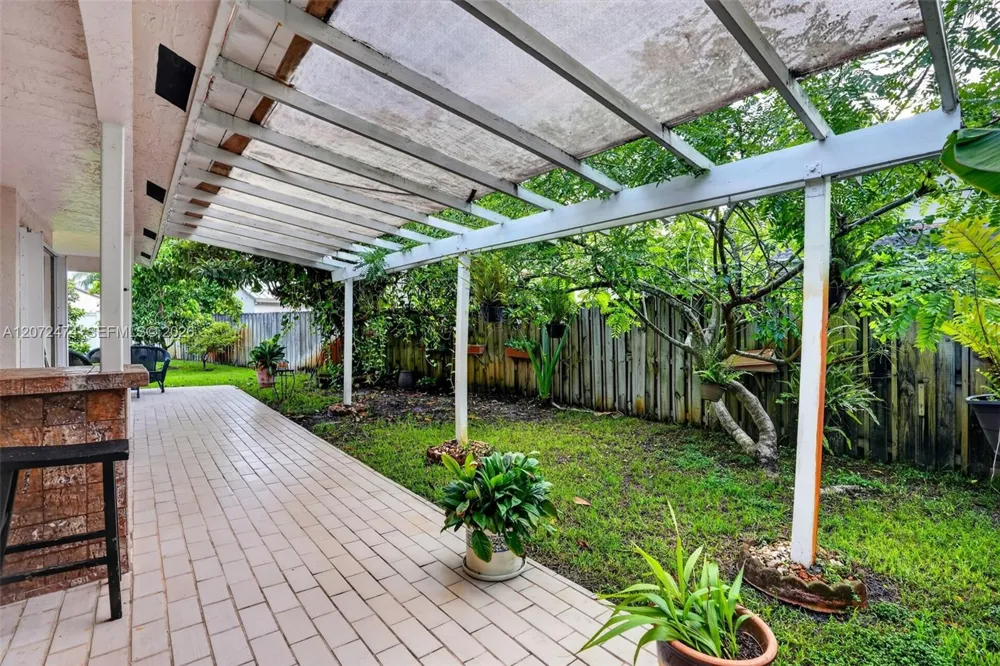 18253 SW 5th St Pembroke Pines, FL 33029