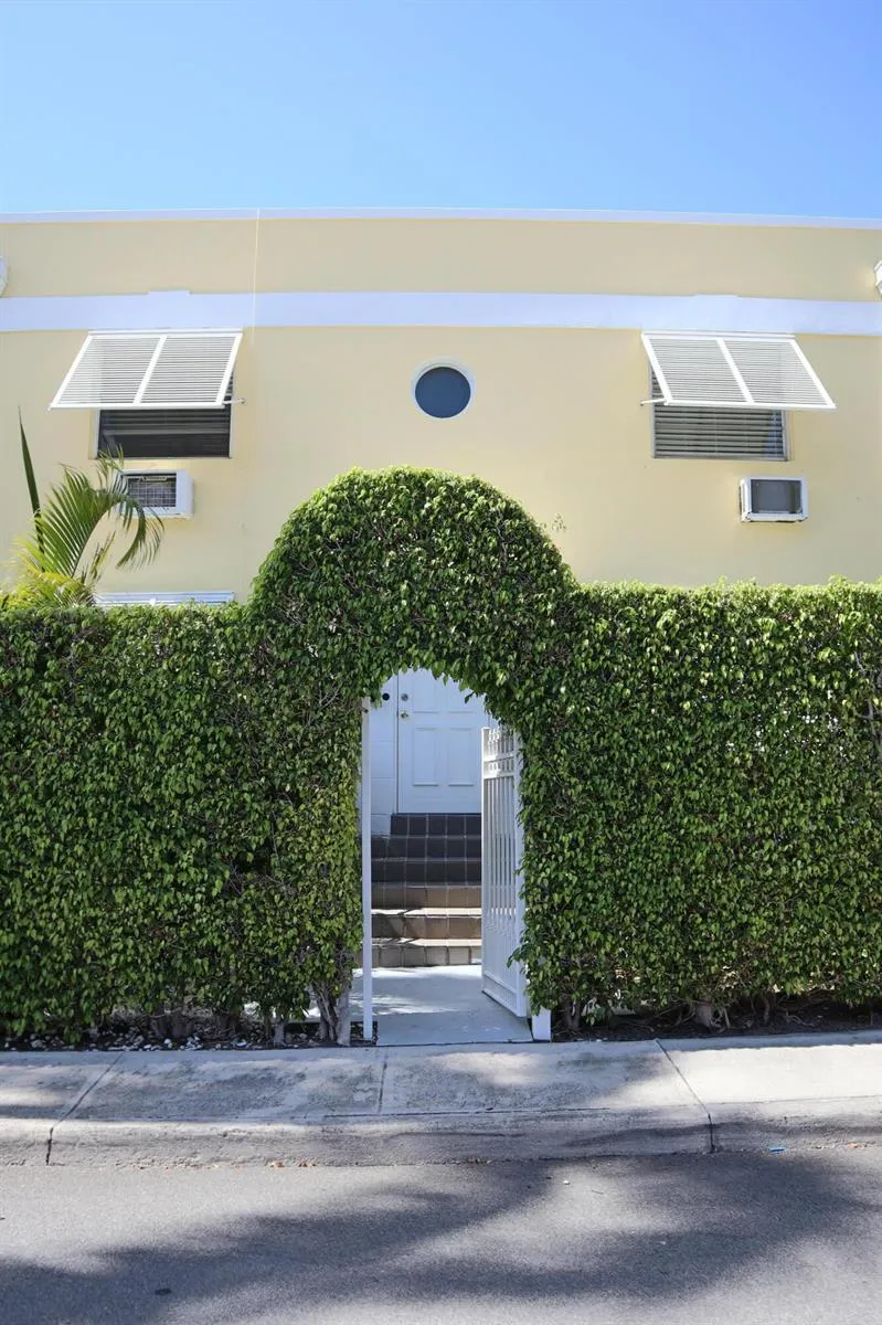 172 COUNTY ROAD #2 Palm Beach, FL 33480