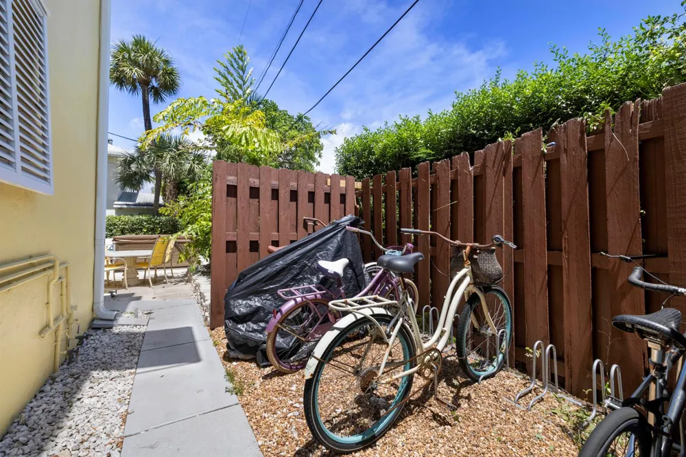 172 COUNTY ROAD #2 Palm Beach, FL 33480