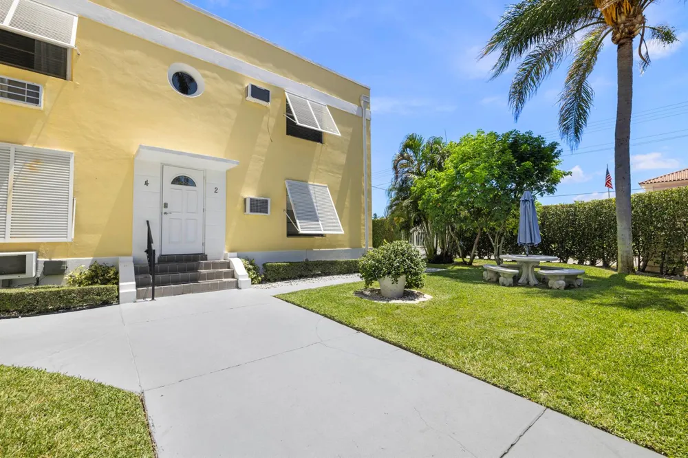 172 COUNTY ROAD #2 Palm Beach, FL 33480