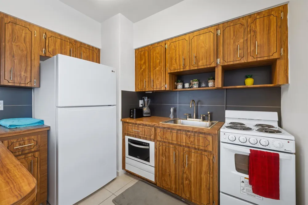 172 COUNTY ROAD #2 Palm Beach, FL 33480