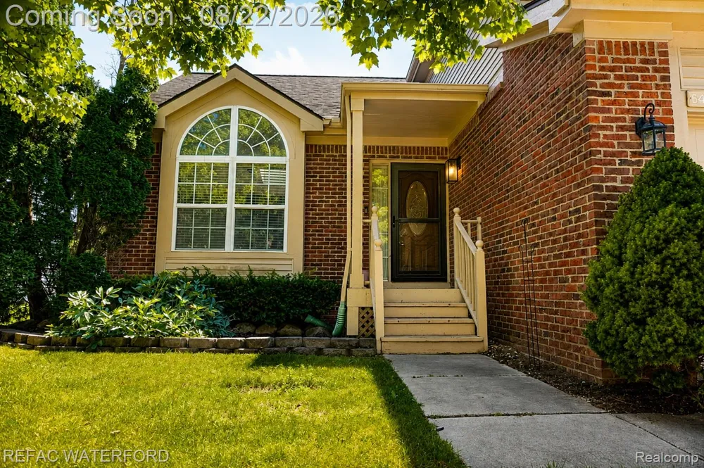 6473 Lake Meadow Drive Waterford Charter Township, MI 48327