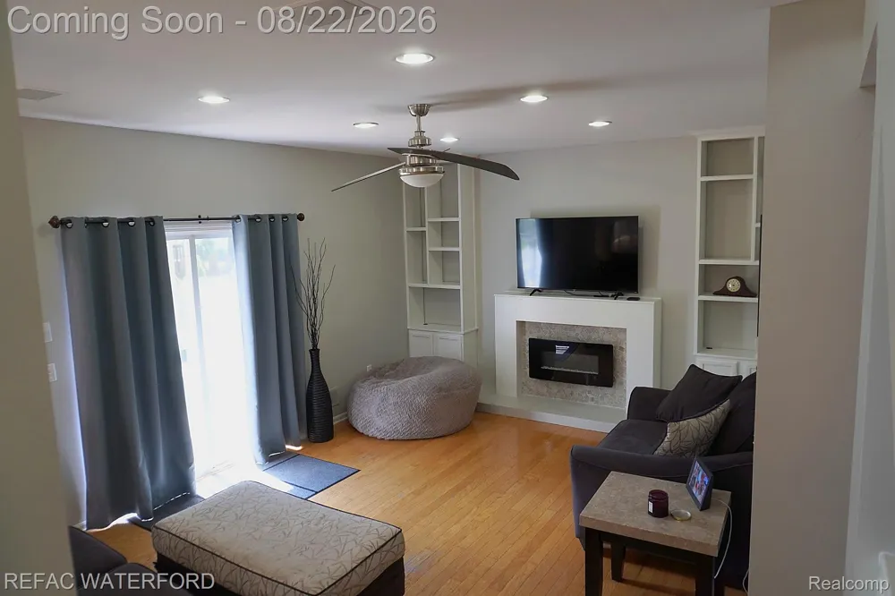 6473 Lake Meadow Drive Waterford Charter Township, MI 48327