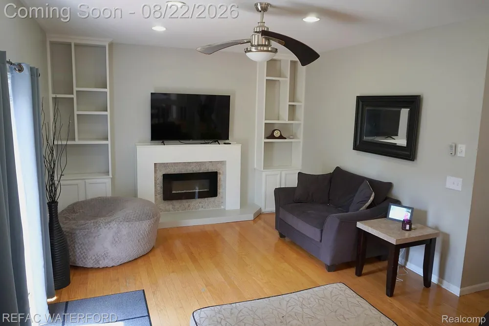 6473 Lake Meadow Drive Waterford Charter Township, MI 48327