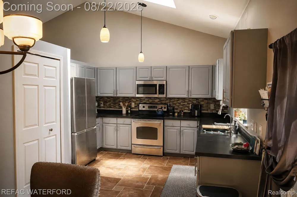 6473 Lake Meadow Drive Waterford Charter Township, MI 48327