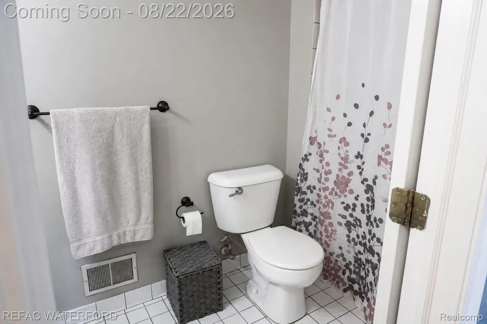 6473 Lake Meadow Drive Waterford Charter Township, MI 48327
