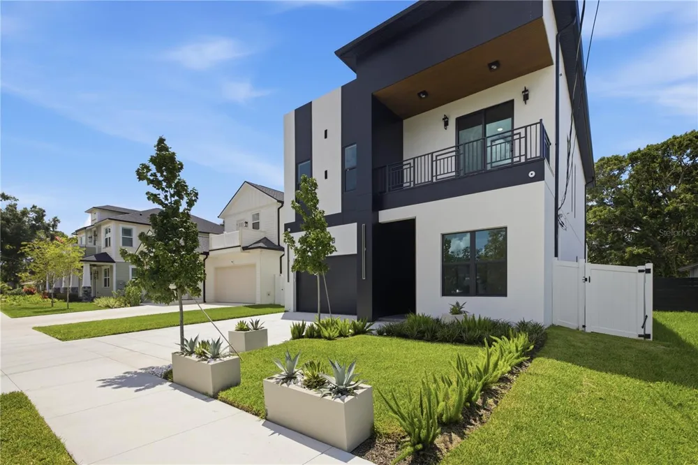 810 W BRADDOCK STREET Tampa, FL 33603