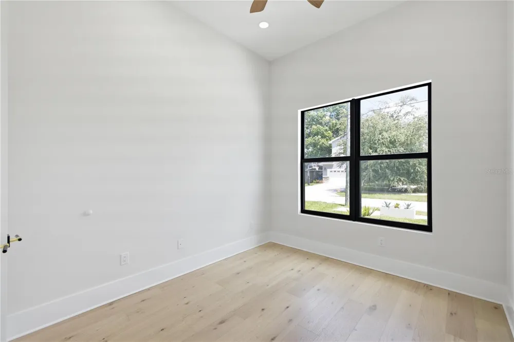 810 W BRADDOCK STREET Tampa, FL 33603