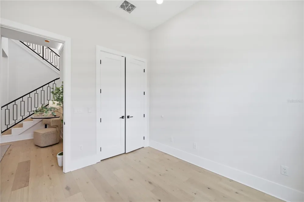 810 W BRADDOCK STREET Tampa, FL 33603