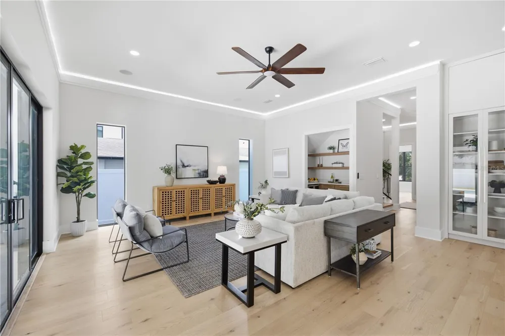 810 W BRADDOCK STREET Tampa, FL 33603
