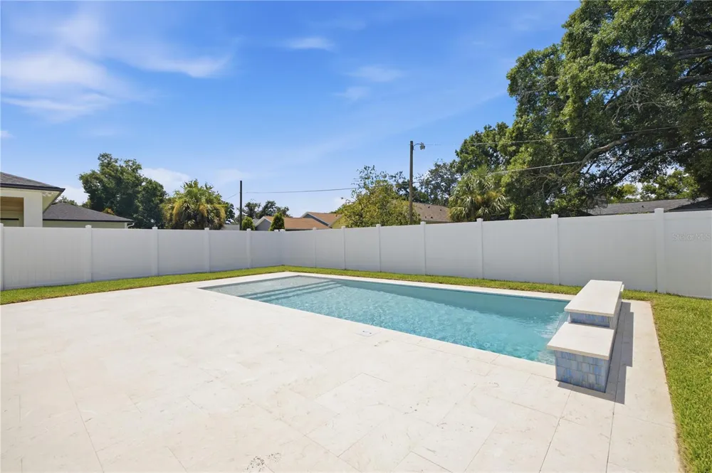810 W BRADDOCK STREET Tampa, FL 33603