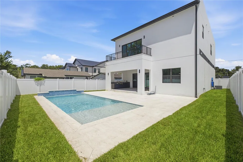 810 W BRADDOCK STREET Tampa, FL 33603