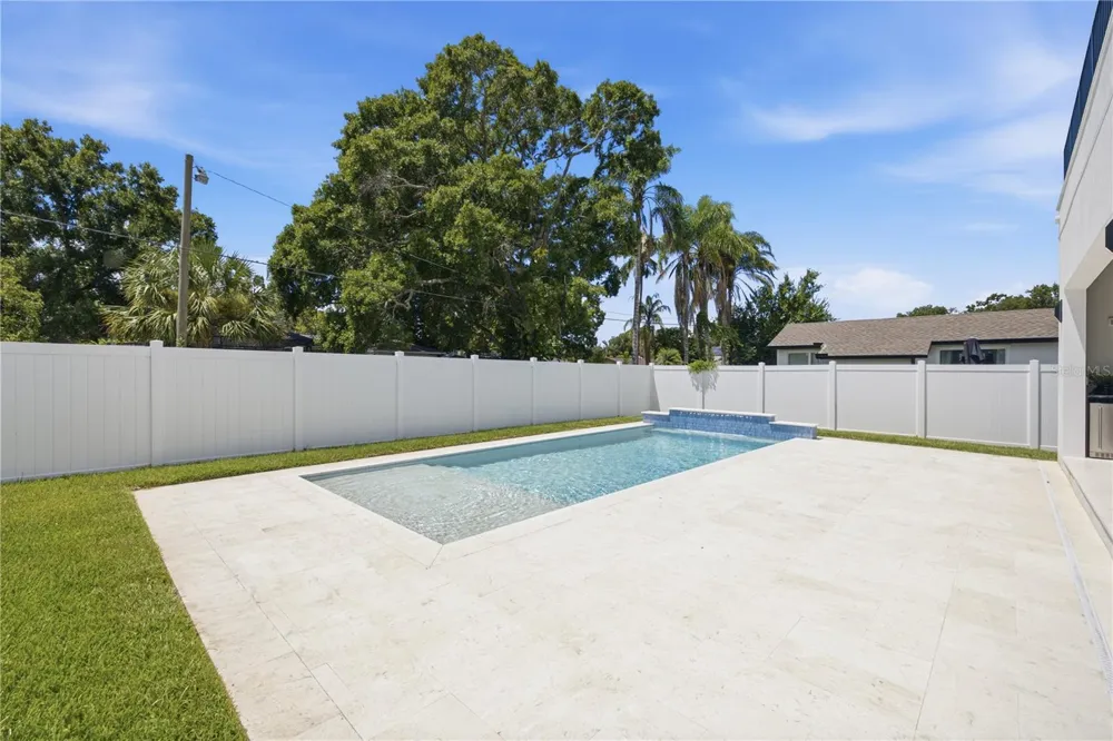 810 W BRADDOCK STREET Tampa, FL 33603