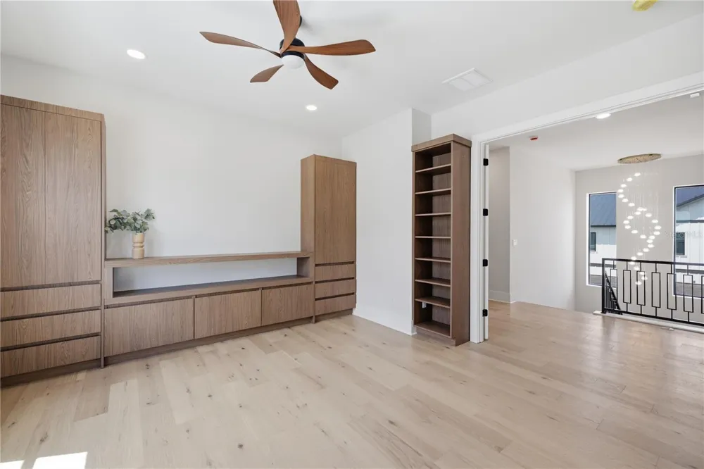810 W BRADDOCK STREET Tampa, FL 33603