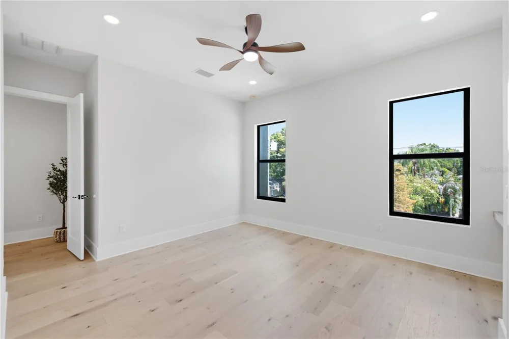 810 W BRADDOCK STREET Tampa, FL 33603