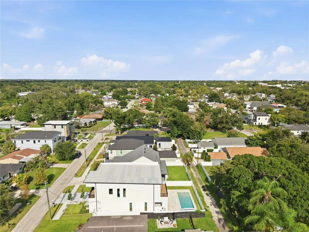810 W BRADDOCK STREET Tampa, FL 33603