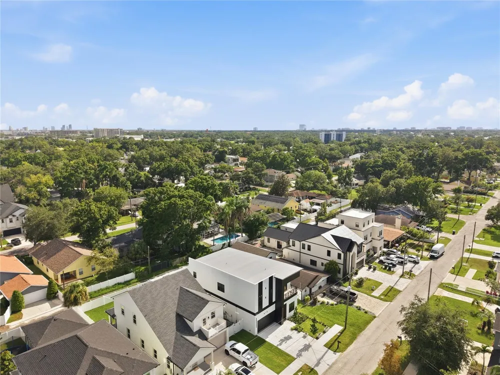 810 W BRADDOCK STREET Tampa, FL 33603
