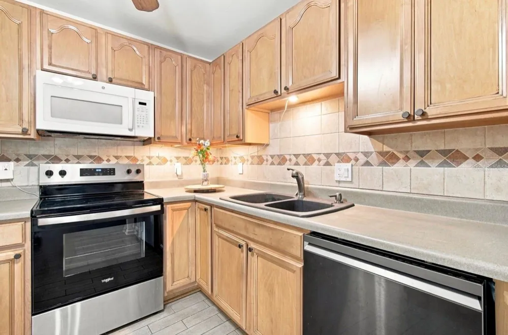1932 GREGORY DRIVE Tampa, FL 33613