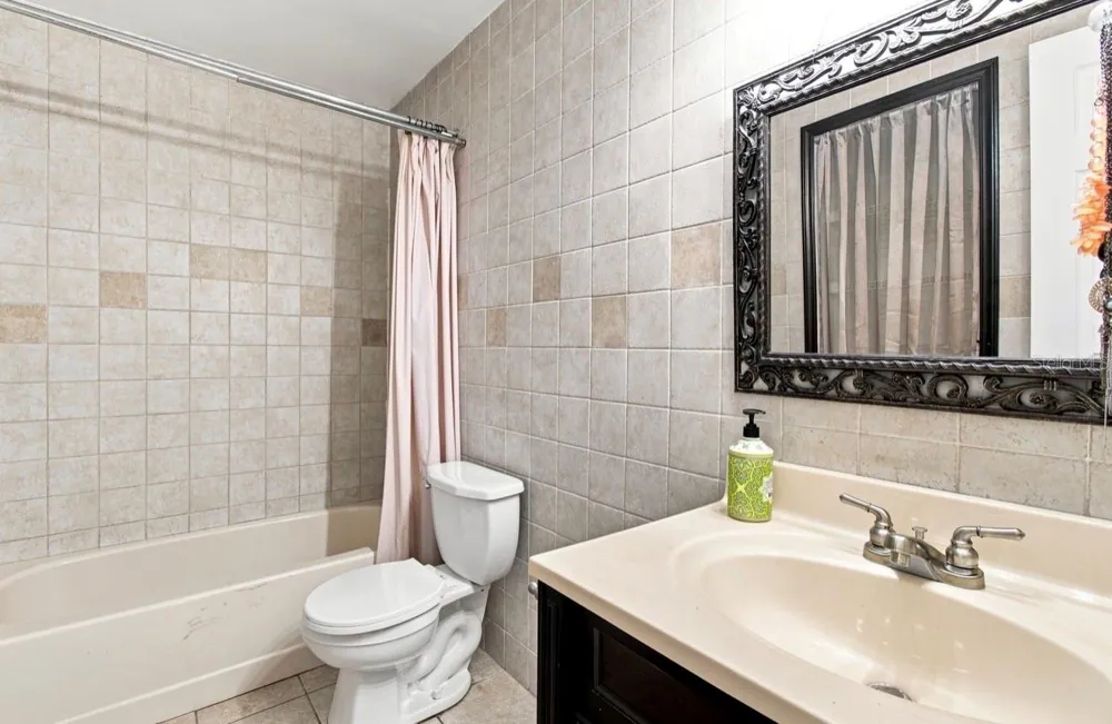 1932 GREGORY DRIVE Tampa, FL 33613