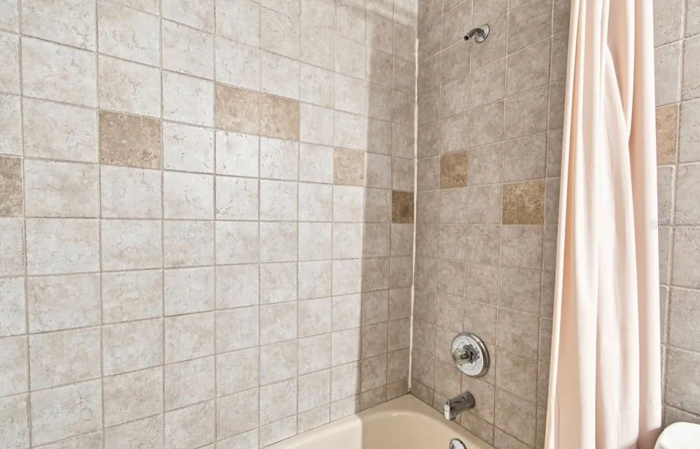 1932 GREGORY DRIVE Tampa, FL 33613