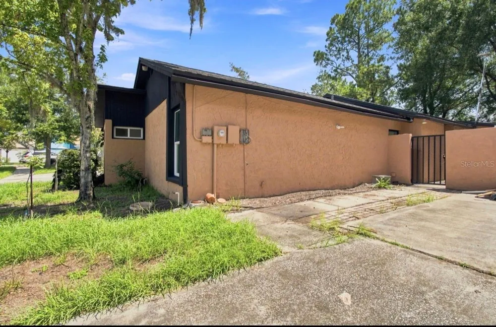1932 GREGORY DRIVE Tampa, FL 33613