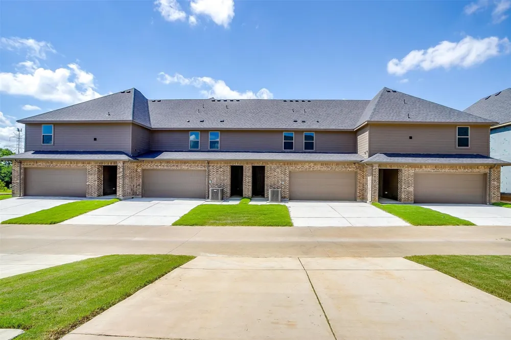 6912 Houndstooth Place Arlington, TX 76001