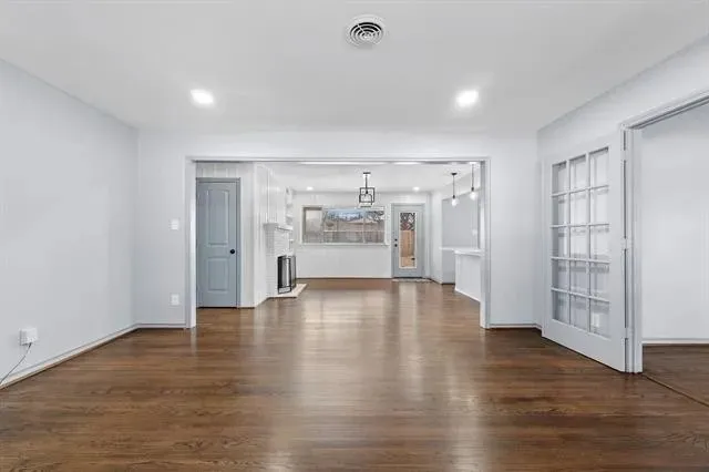 6404 E Lovers Lane Dallas, TX 75214