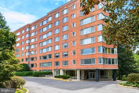 4200 CATHEDRAL AVENUE NW #111