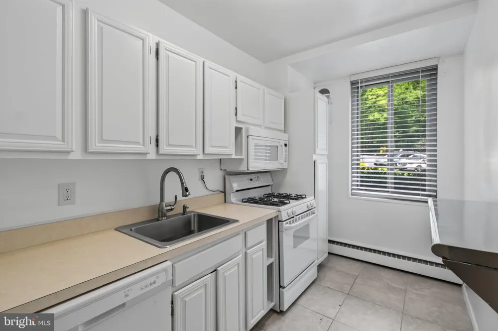 4200 CATHEDRAL AVENUE NW #111 Washington, DC 20016