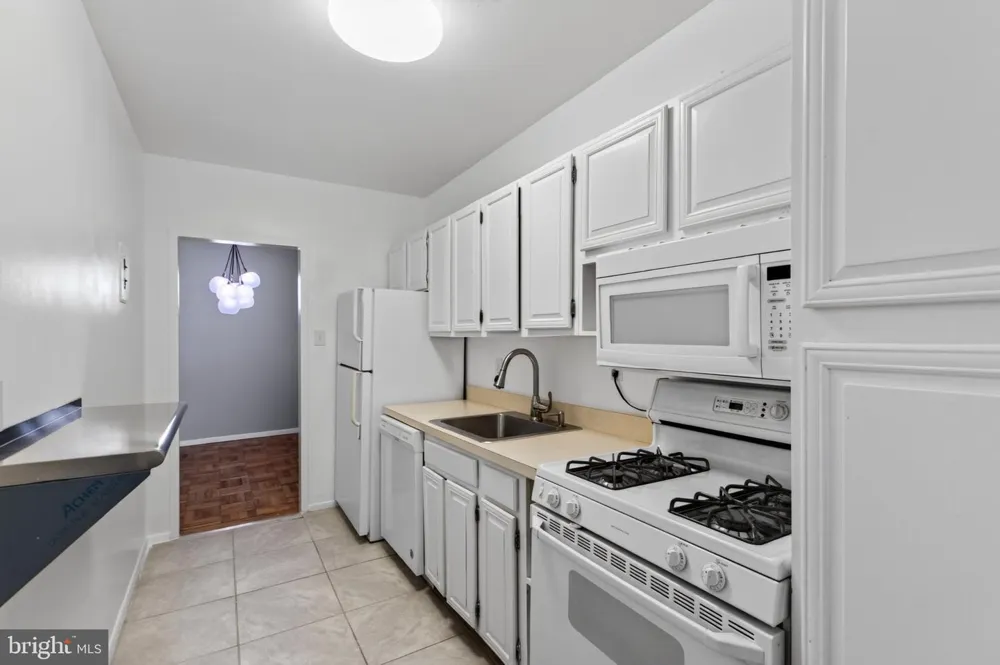 4200 CATHEDRAL AVENUE NW #111 Washington, DC 20016