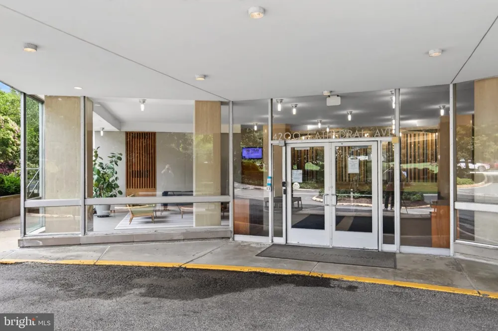 4200 CATHEDRAL AVENUE NW #111 Washington, DC 20016