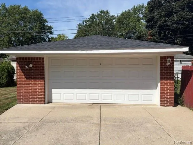 29515 Milton Avenue Madison Heights City, MI 48071