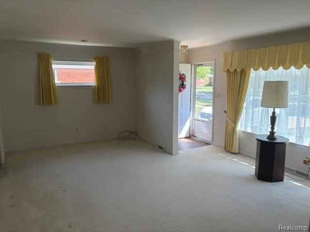 29515 Milton Avenue Madison Heights City, MI 48071