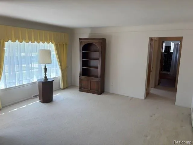 29515 Milton Avenue Madison Heights City, MI 48071