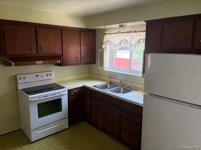 29515 Milton Avenue Madison Heights City, MI 48071