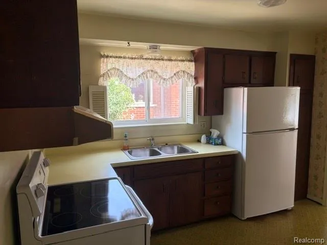 29515 Milton Avenue Madison Heights City, MI 48071