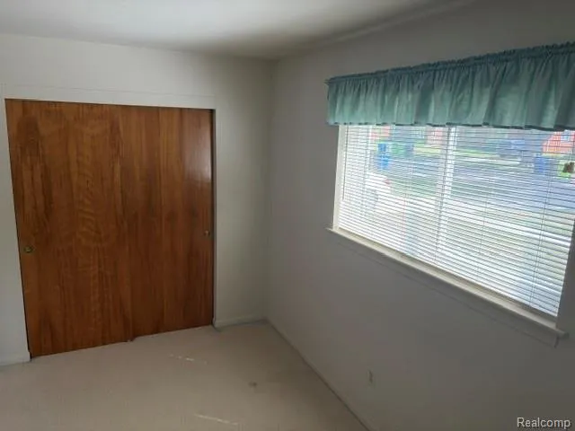 29515 Milton Avenue Madison Heights City, MI 48071