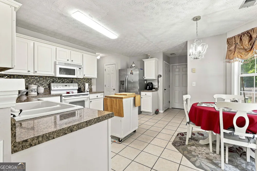 12198 Crestwood CT Fayetteville, GA 30215