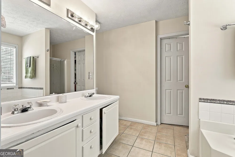 12198 Crestwood CT Fayetteville, GA 30215