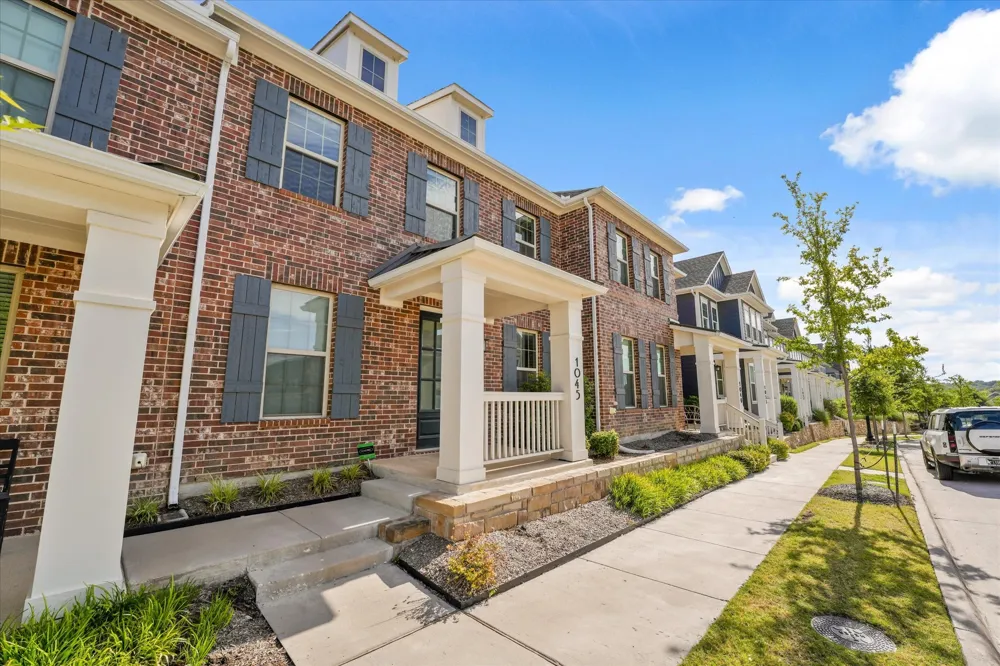 1045 Thomas Place Carrollton, TX 75006